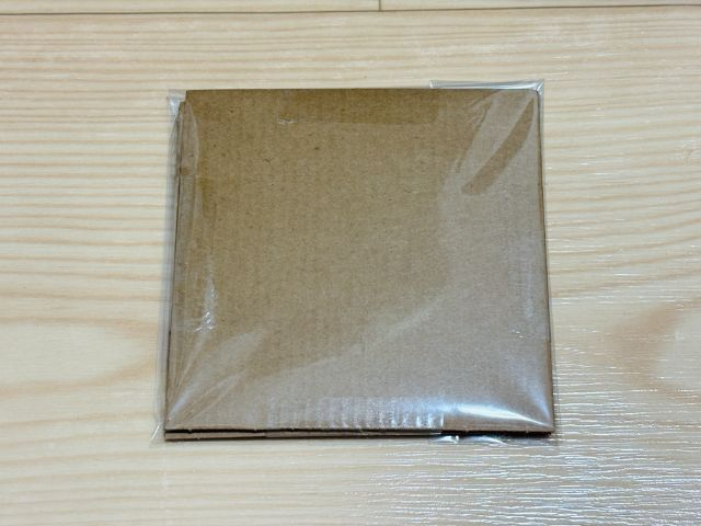 OPP袋は、ダンボールの大きさに合わせて折ってから止めるのがコツです