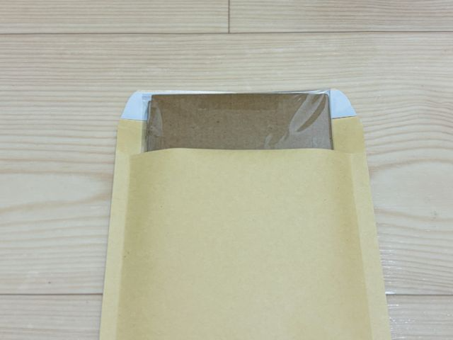 最後に剥がれないようにしっかりと封をしたら、梱包作業は完了です！