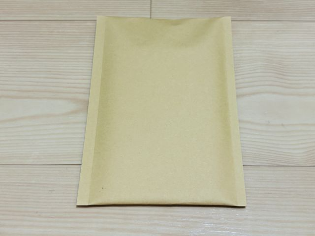 「スリーブ → ローダー → ダンボール → OPP袋 → 封筒」という5重構造でカードが守れていればOKです！
